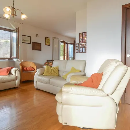 3 Bedroom Beautiful In Entrebin *