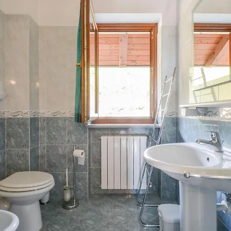 Holiday home 3 Bedroom Beautiful In Entrebin