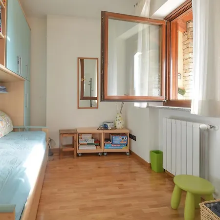 3 Bedroom Beautiful In Entrebin Σπίτι διακοπών *